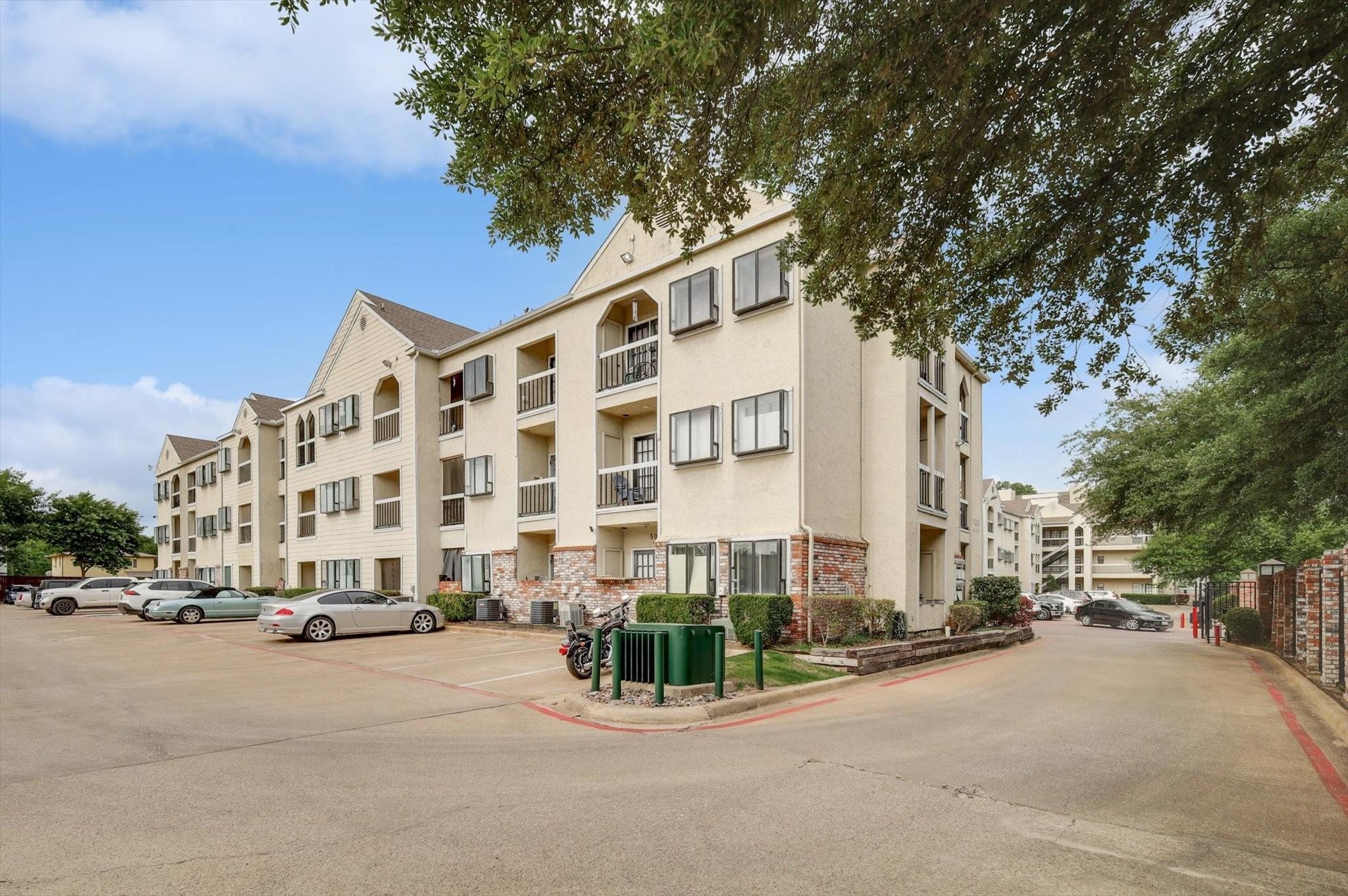 4800 W Lovers Lane Dallas TX 75209