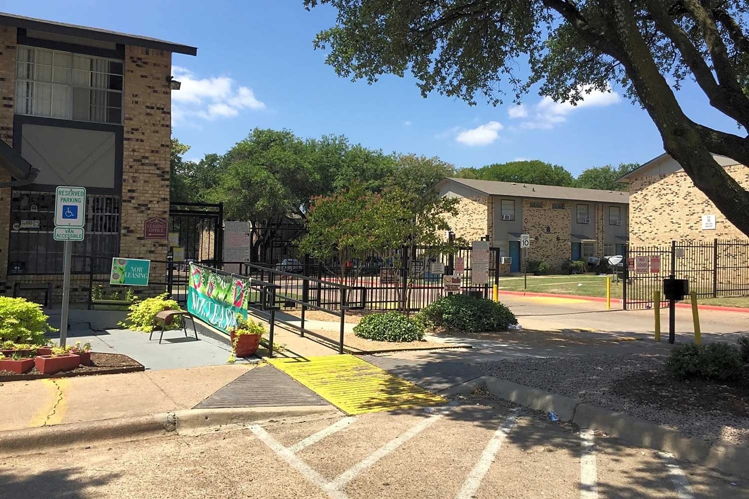 1341 N Jim Miller Road Dallas TX 75217