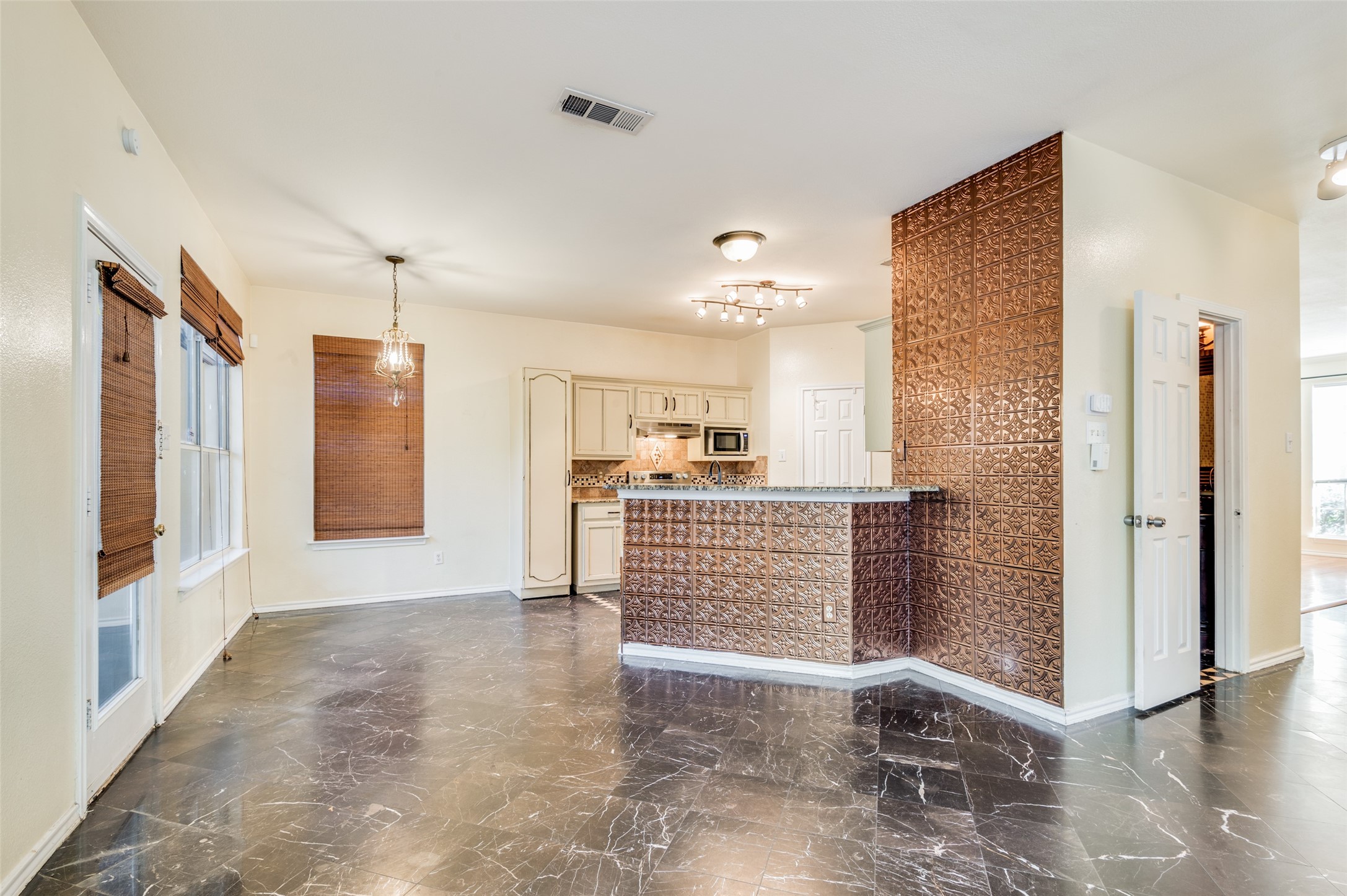 911 Harwood Court Euless TX 76039