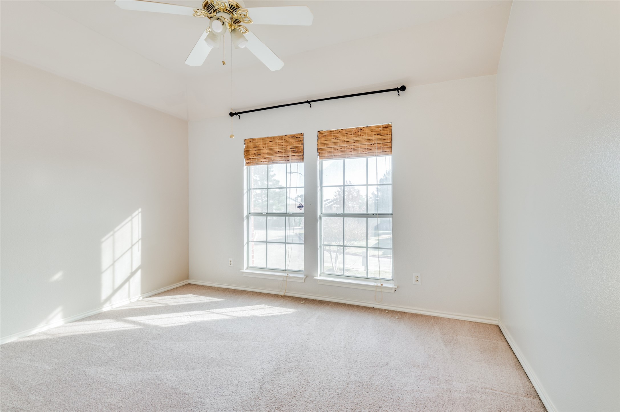 911 Harwood Court Euless TX 76039