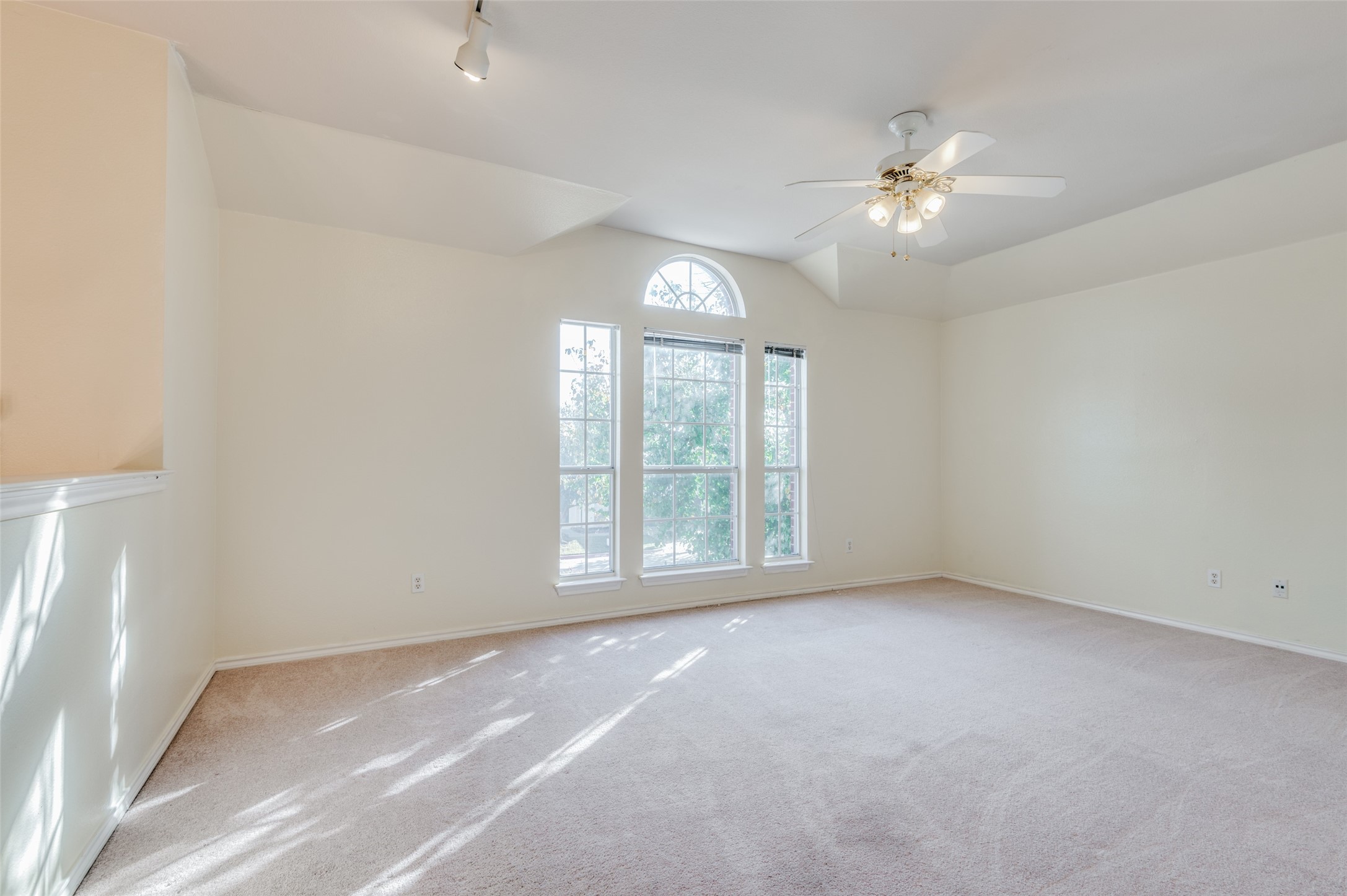 911 Harwood Court Euless TX 76039
