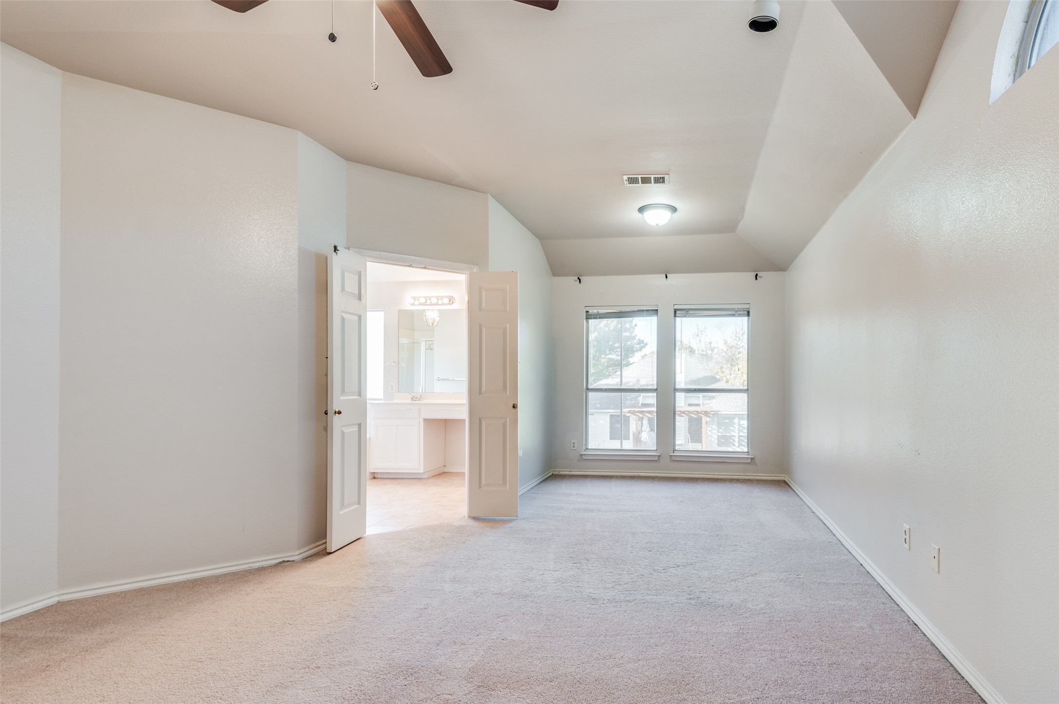 911 Harwood Court Euless TX 76039