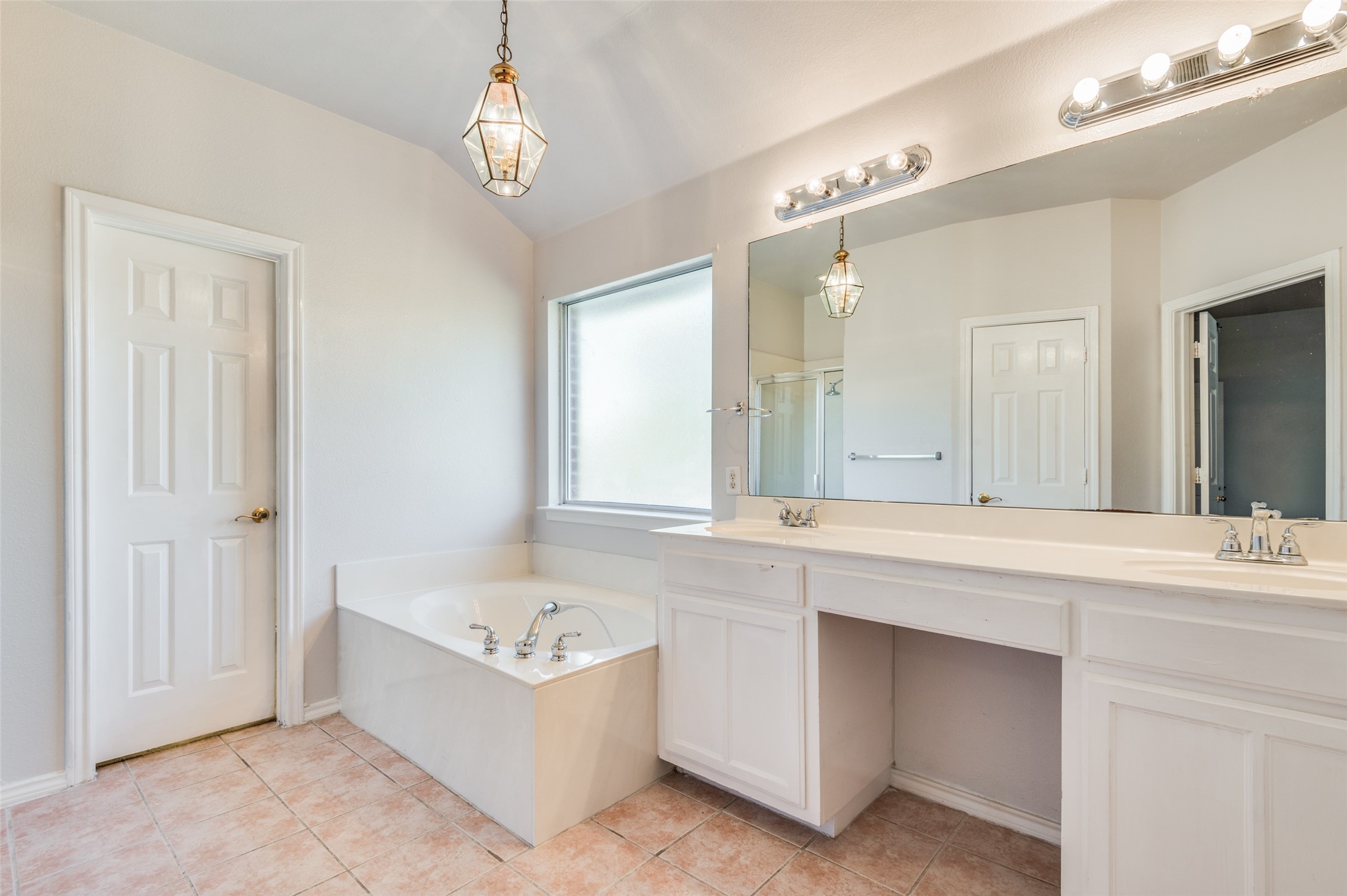 911 Harwood Court Euless TX 76039