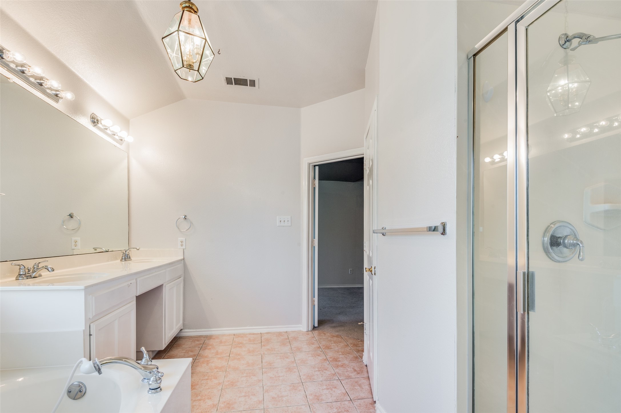 911 Harwood Court Euless TX 76039