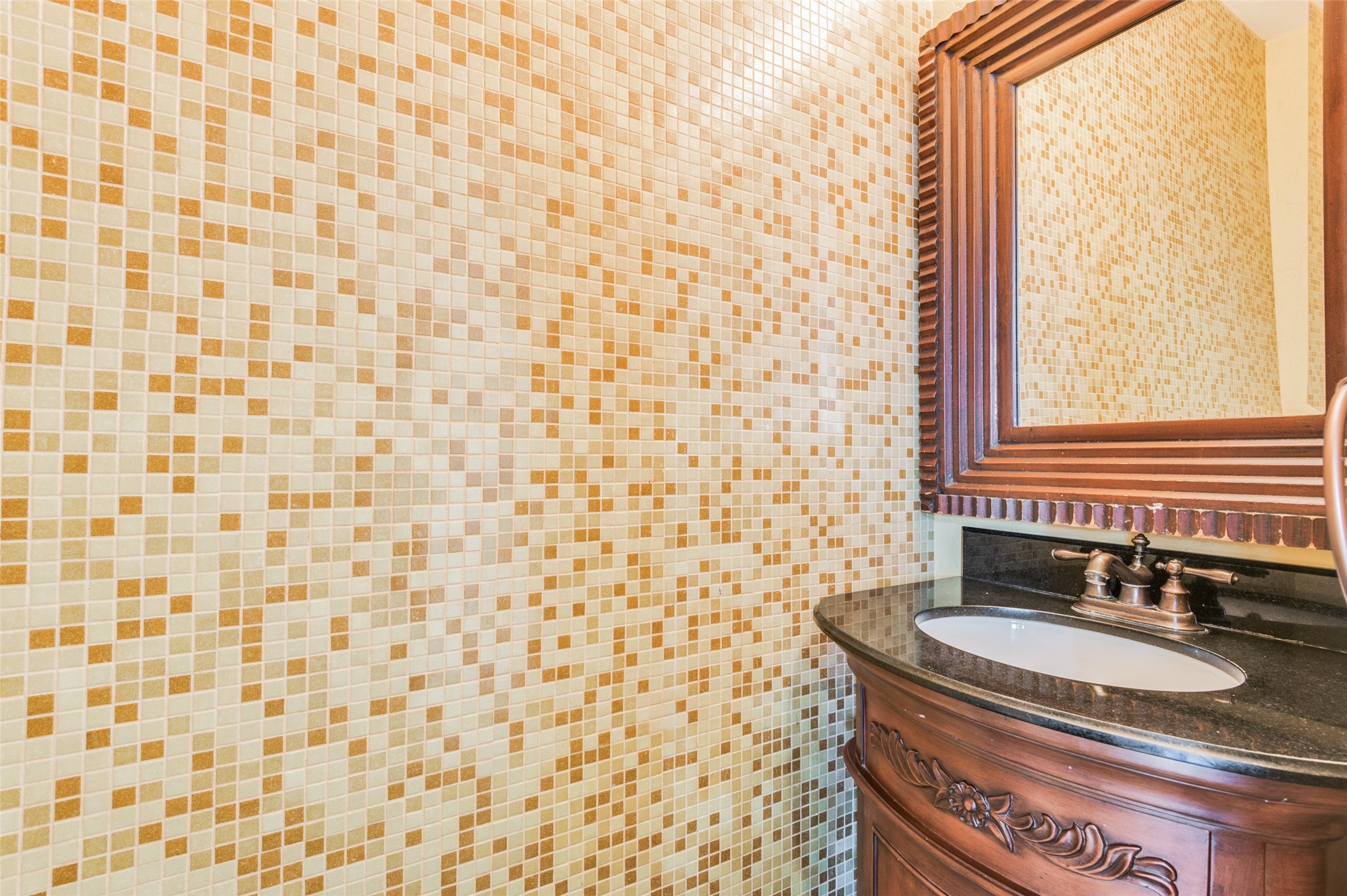 911 Harwood Court Euless TX 76039