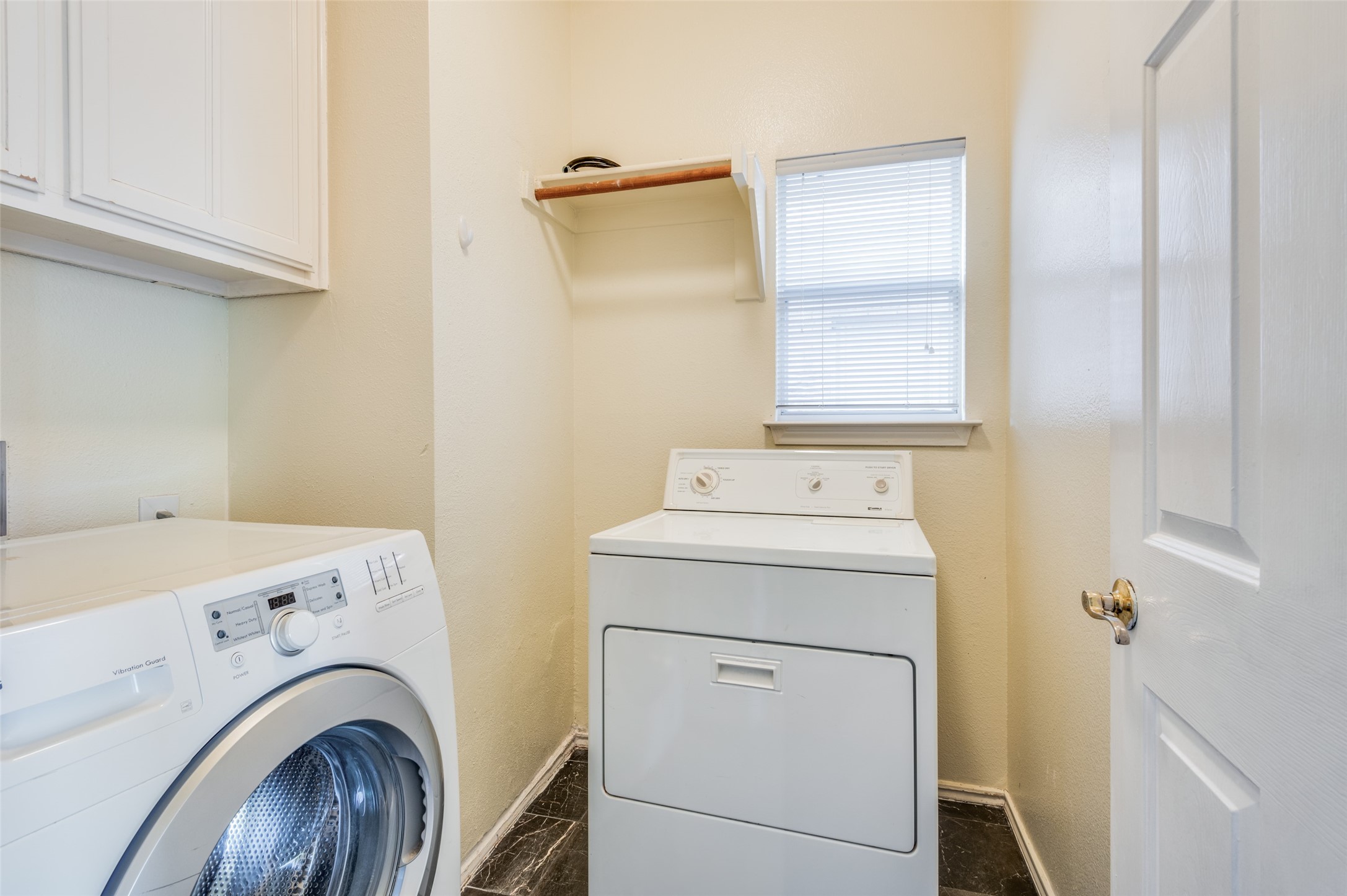 911 Harwood Court Euless TX 76039