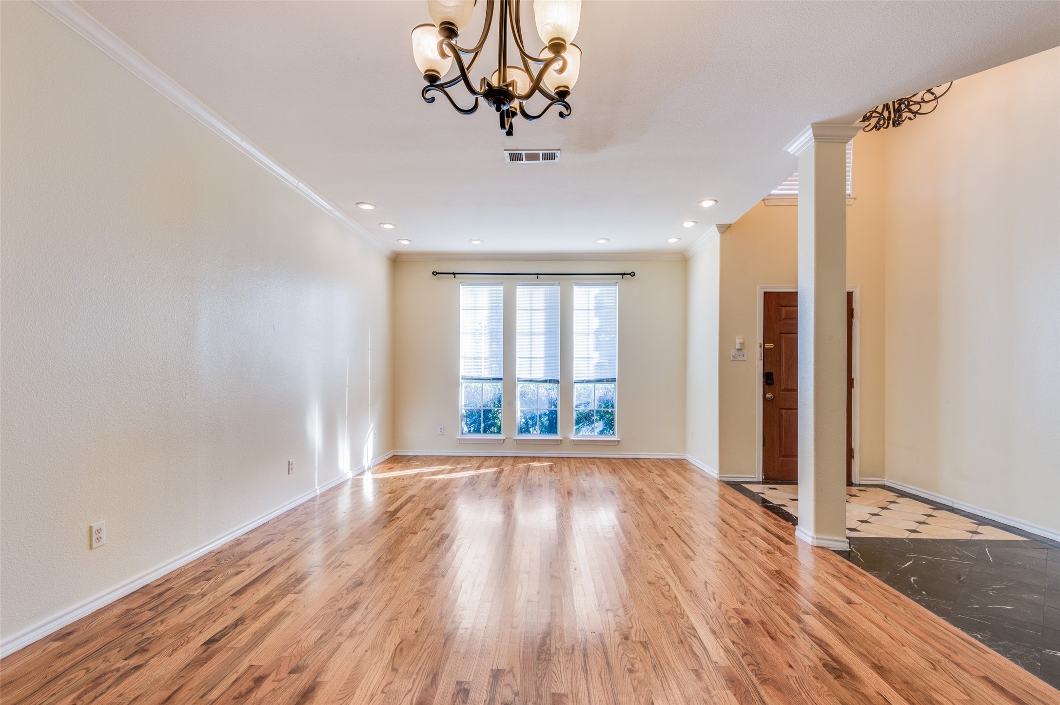911 Harwood Court Euless TX 76039