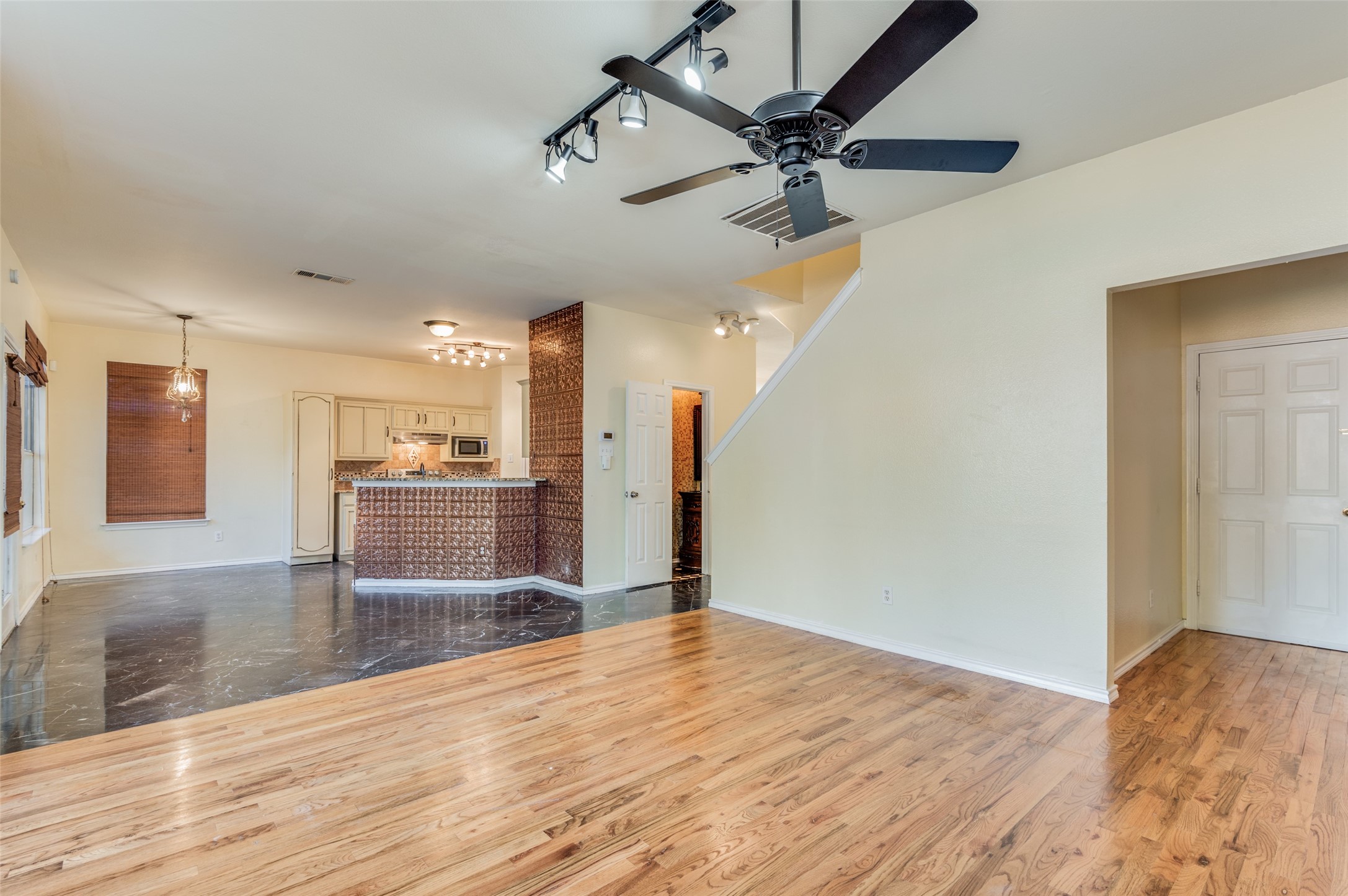 911 Harwood Court Euless TX 76039