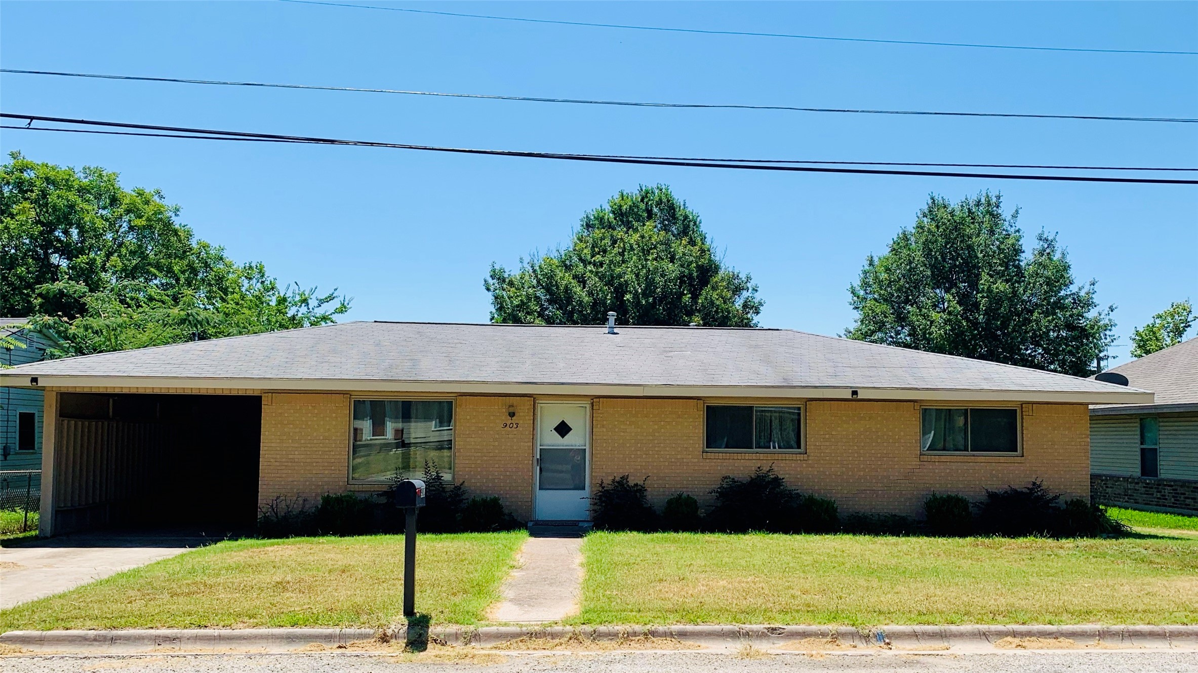 903 N Lamb Street Bowie TX 76230