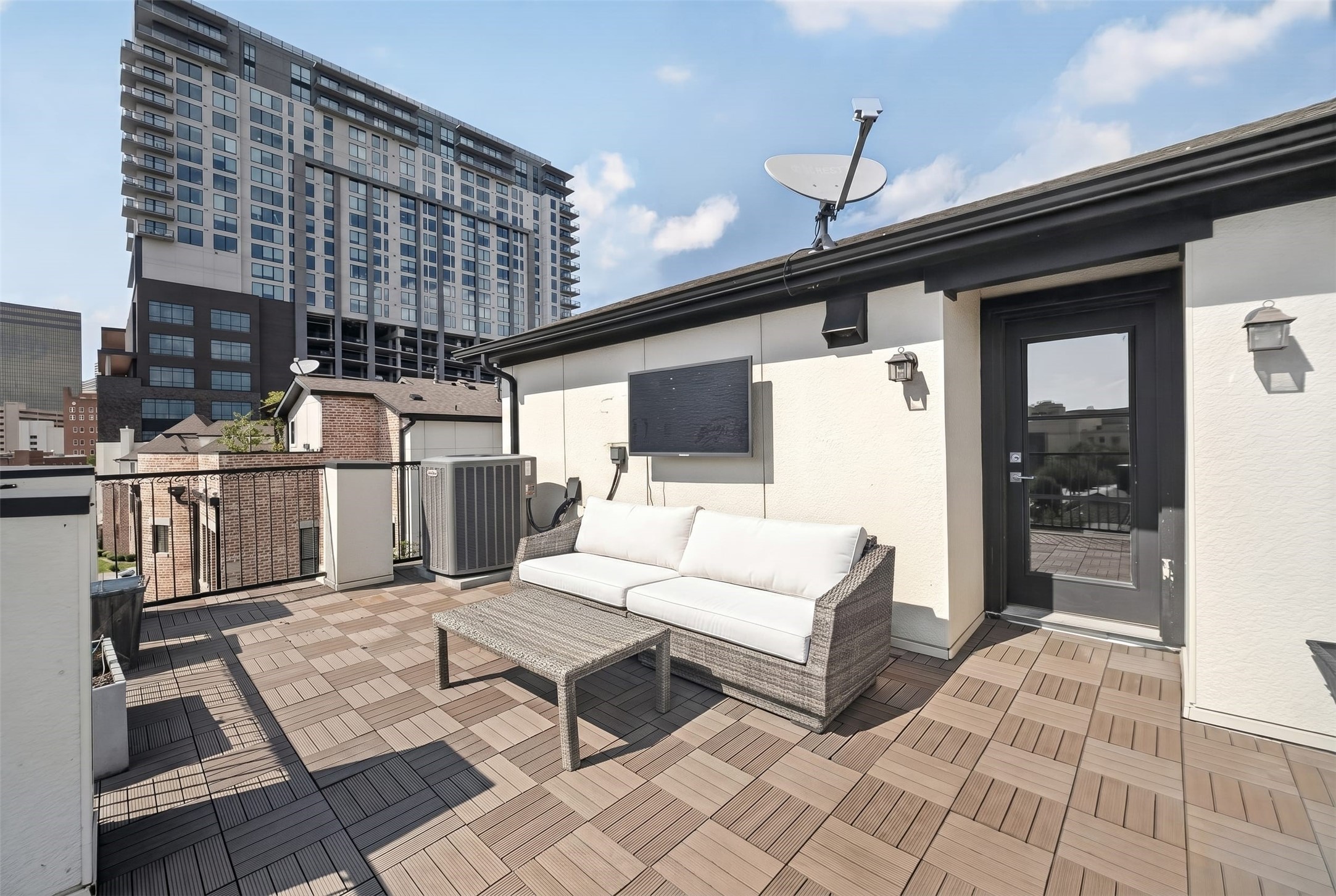 520 S Pearl Expressway S Dallas TX 75201