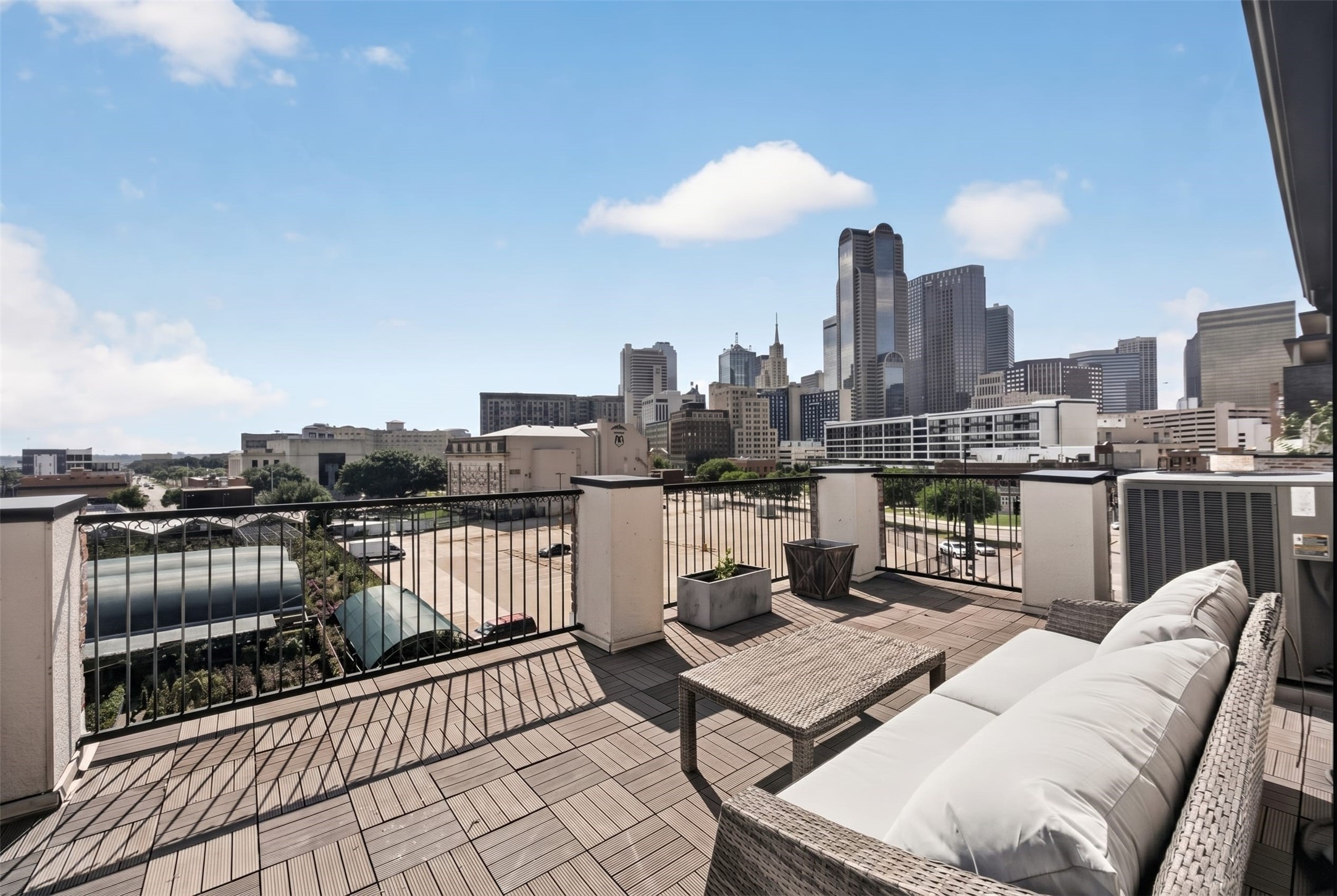 520 S Pearl Expressway S Dallas TX 75201