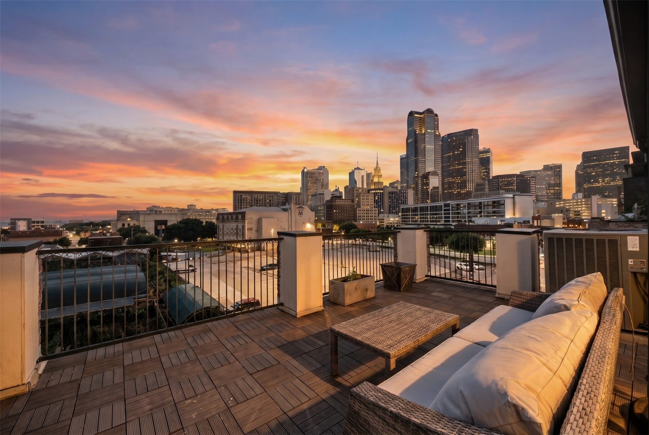 520 S Pearl Expressway S Dallas TX 75201