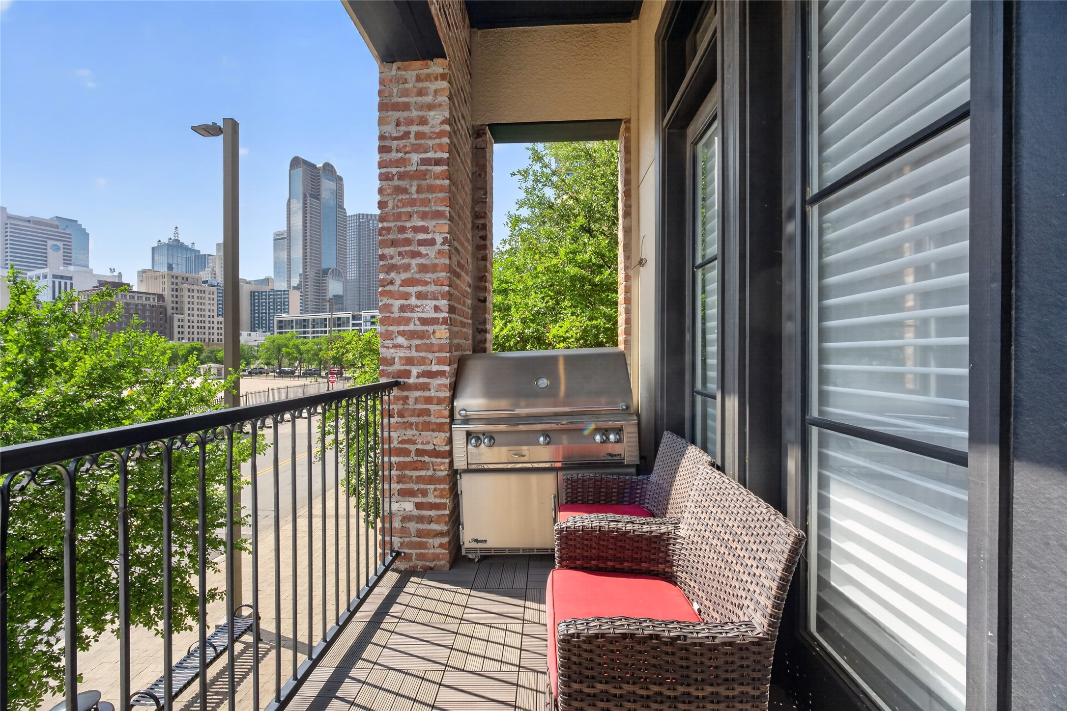 520 S Pearl Expressway S Dallas TX 75201