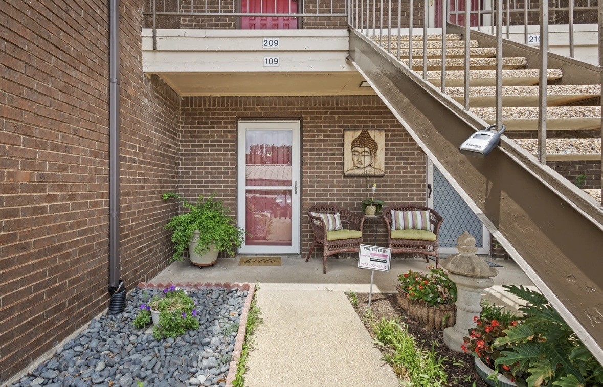 2505 Wedglea Drive Dallas TX 75211