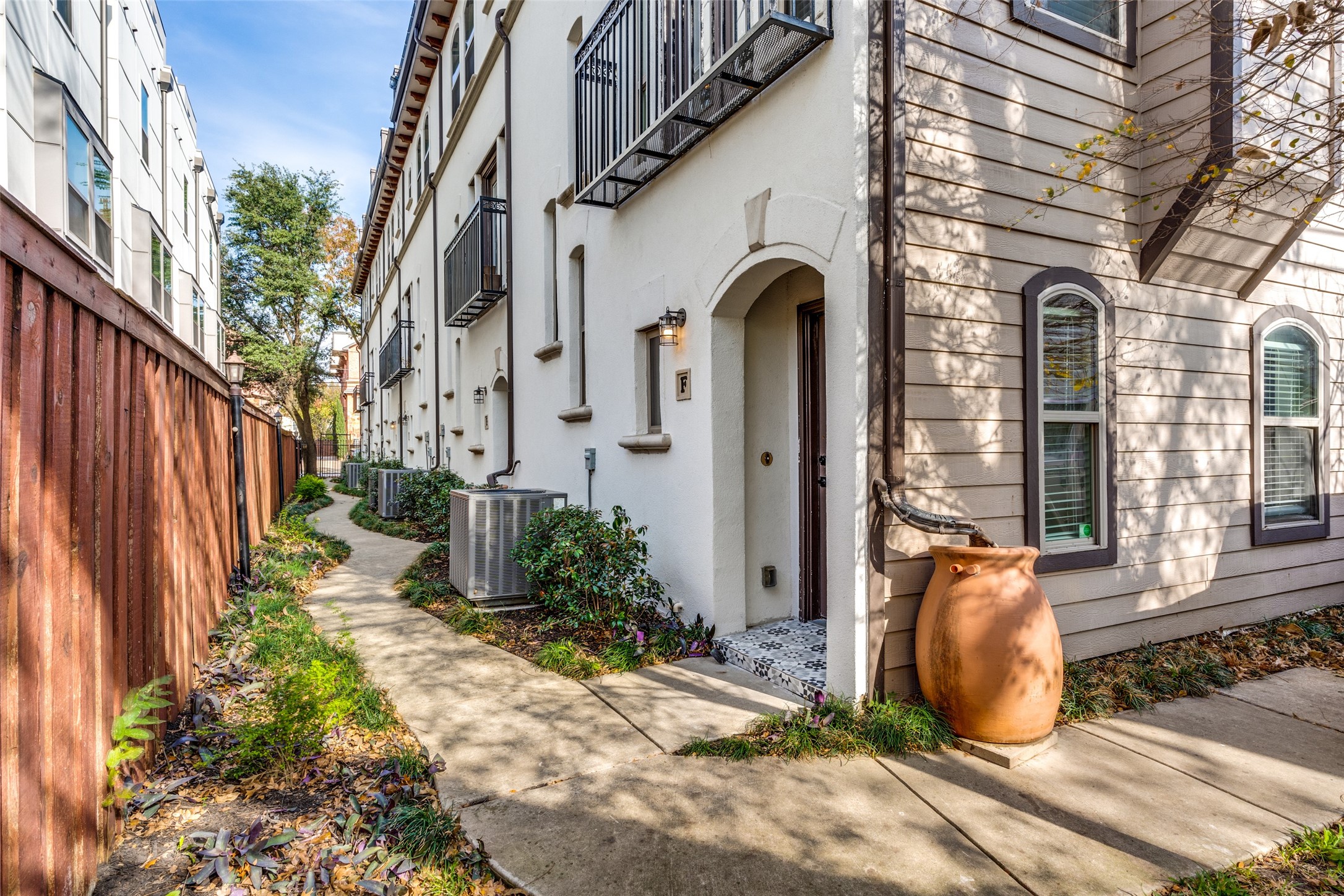 5922 Ross Avenue Dallas TX 75206