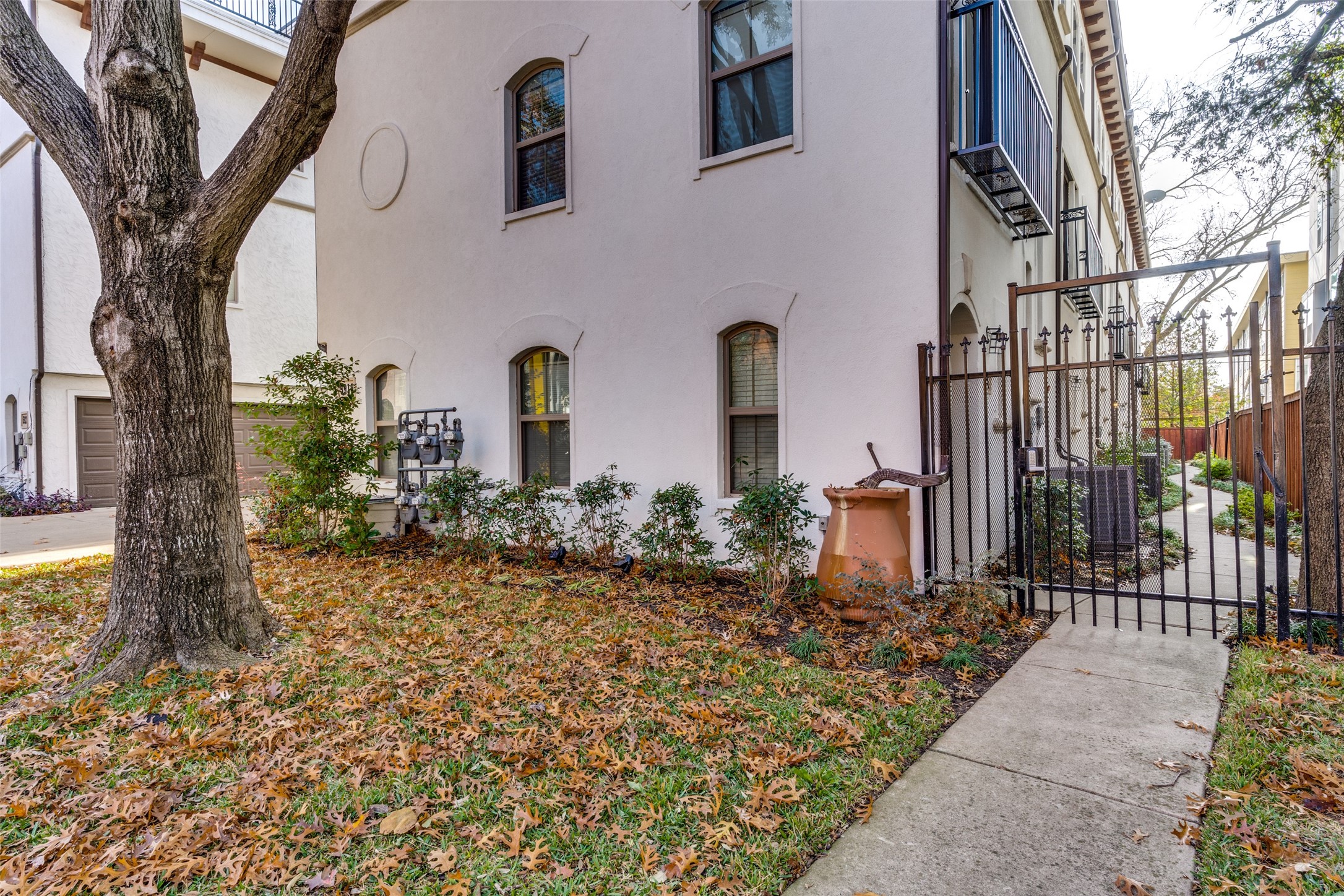 5922 Ross Avenue Dallas TX 75206