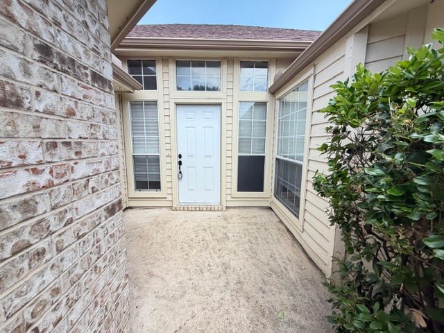 5305 Manhassett Drive Arlington TX 76018