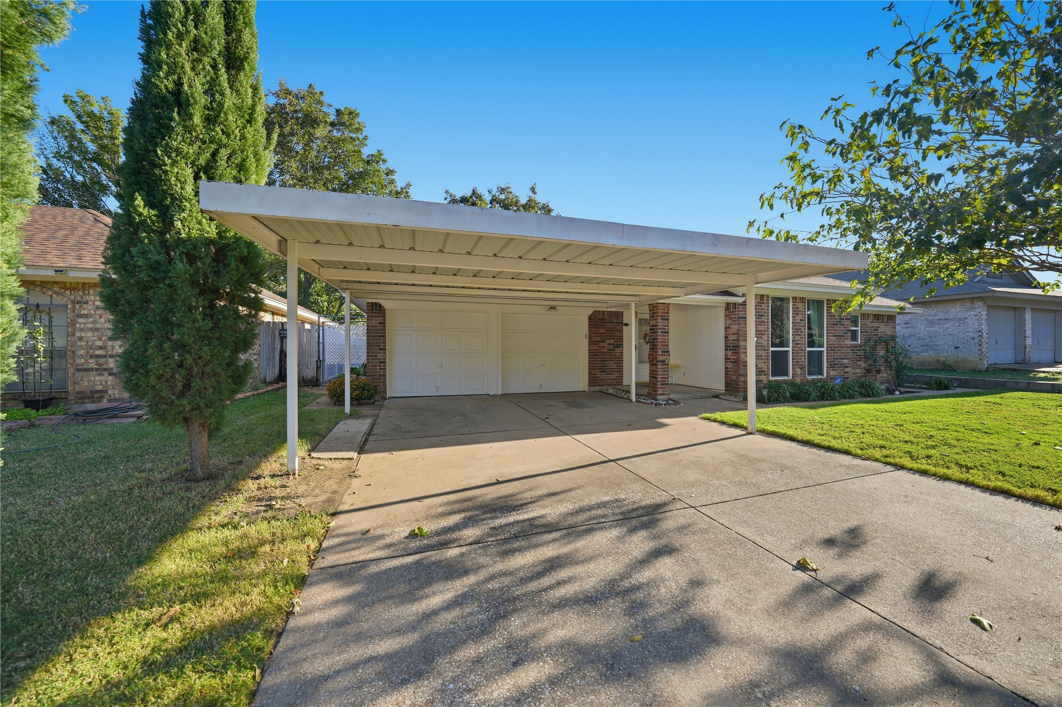 1129 W Hills Terrace Saginaw TX 76179