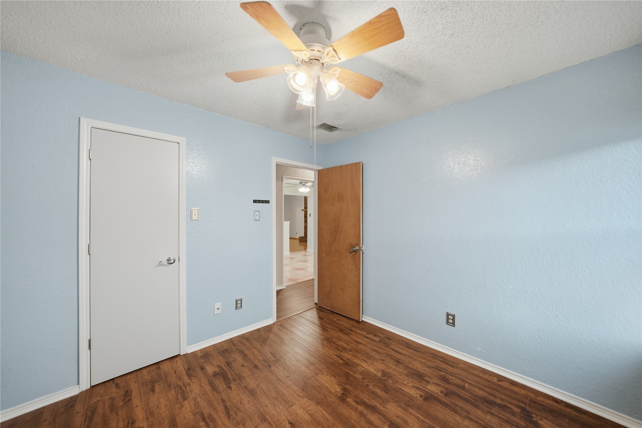 1129 W Hills Terrace Saginaw TX 76179