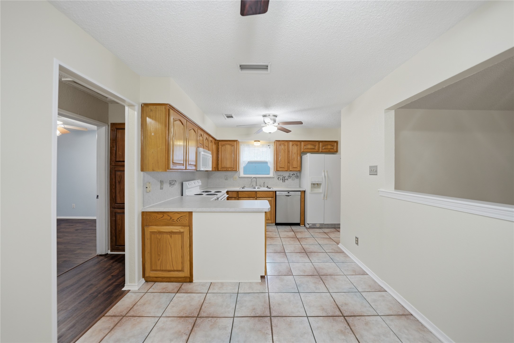 1129 W Hills Terrace Saginaw TX 76179