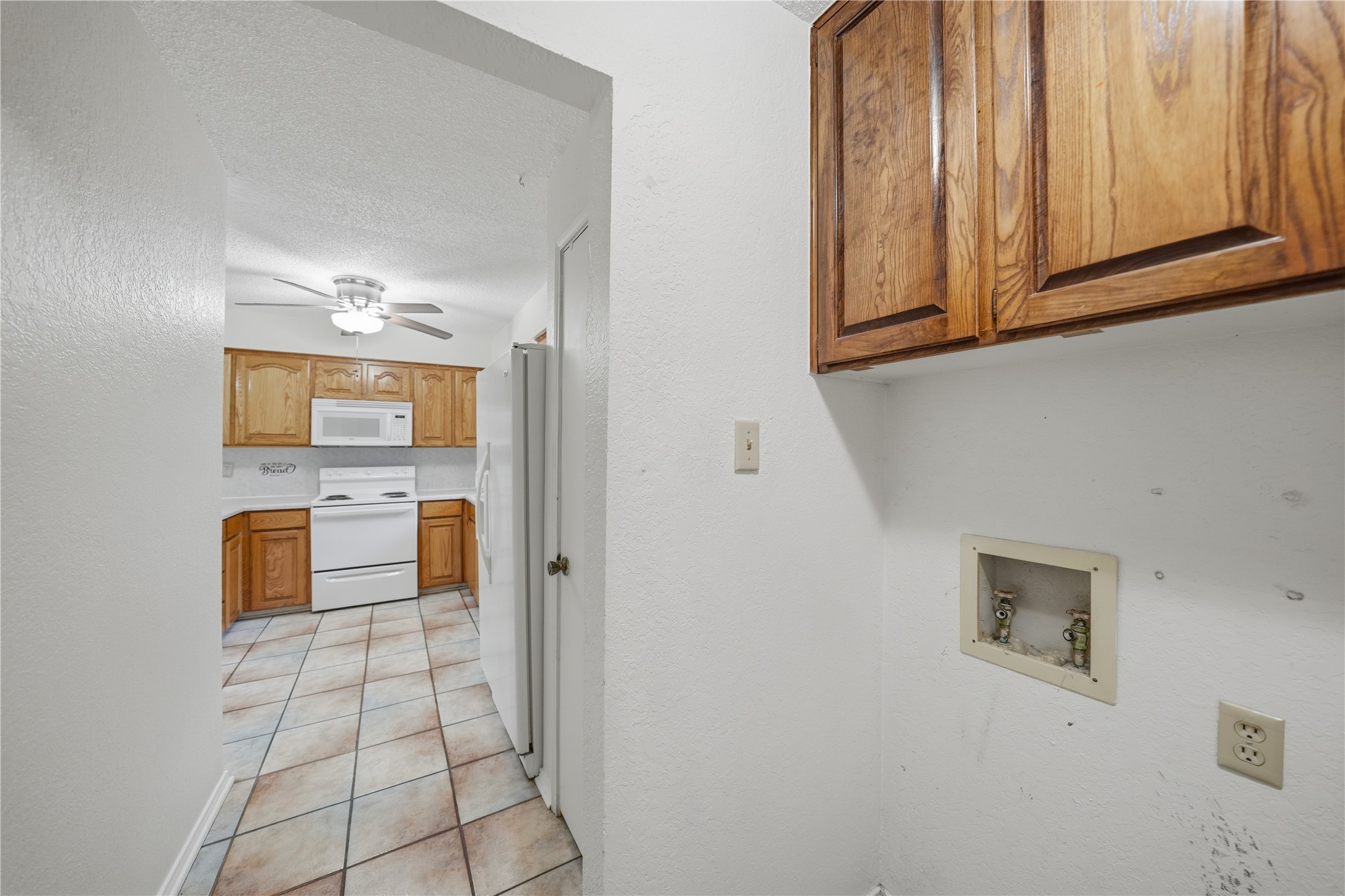 1129 W Hills Terrace Saginaw TX 76179