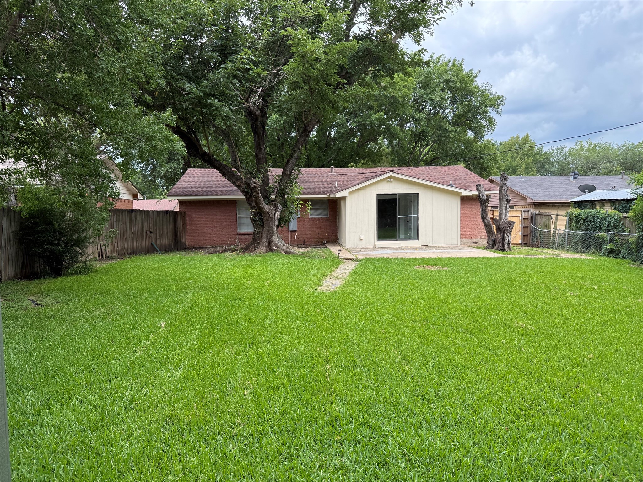517 Cherry Lane Ennis TX 75119