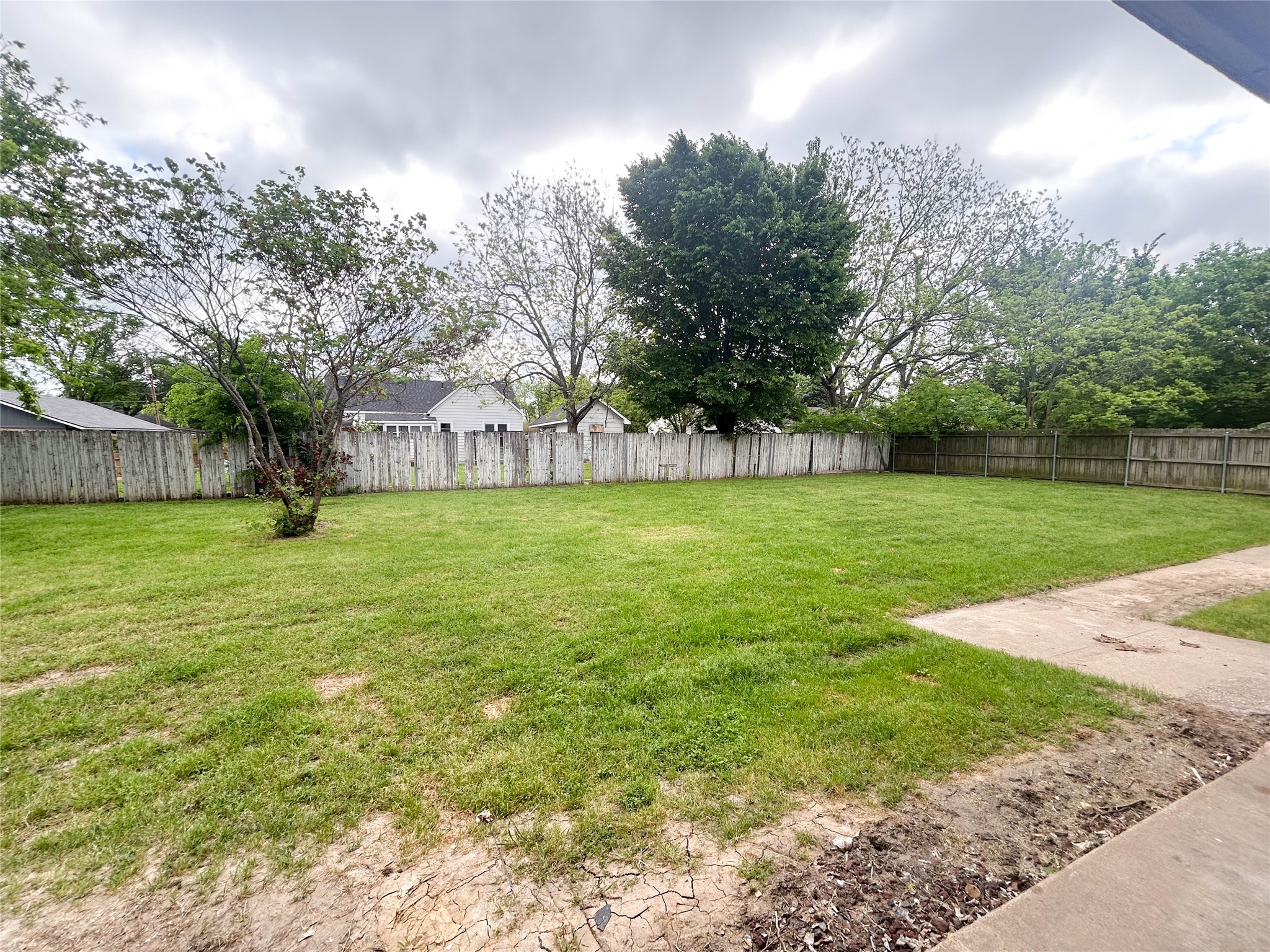 800 N Clay Street Ennis TX 75119