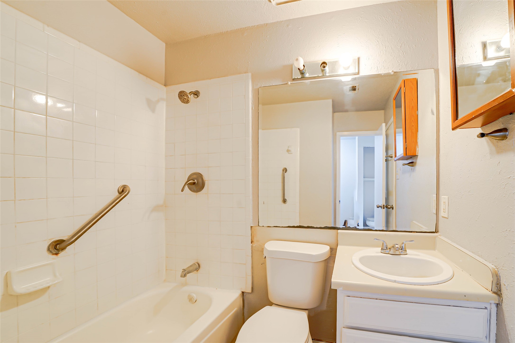 633 Carriagehouse Lane Garland TX 75040