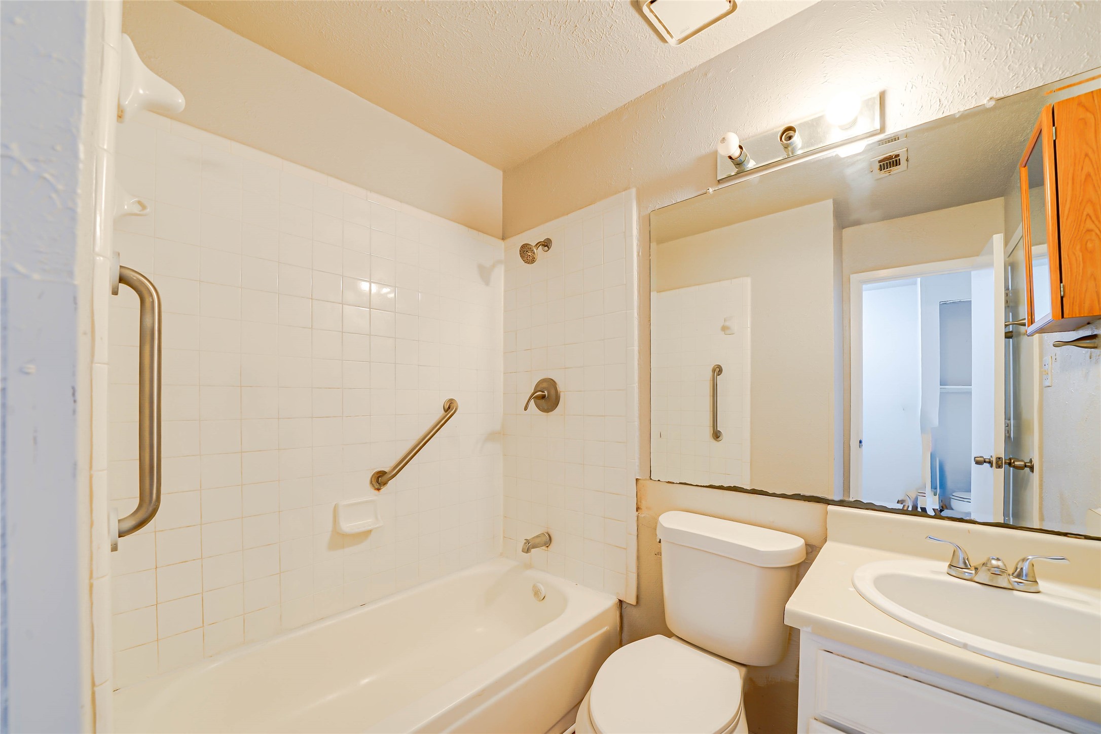 633 Carriagehouse Lane Garland TX 75040