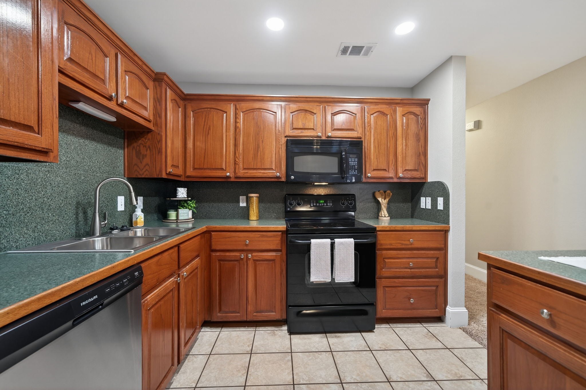 512 Oakridge Drive Greenville TX 75402