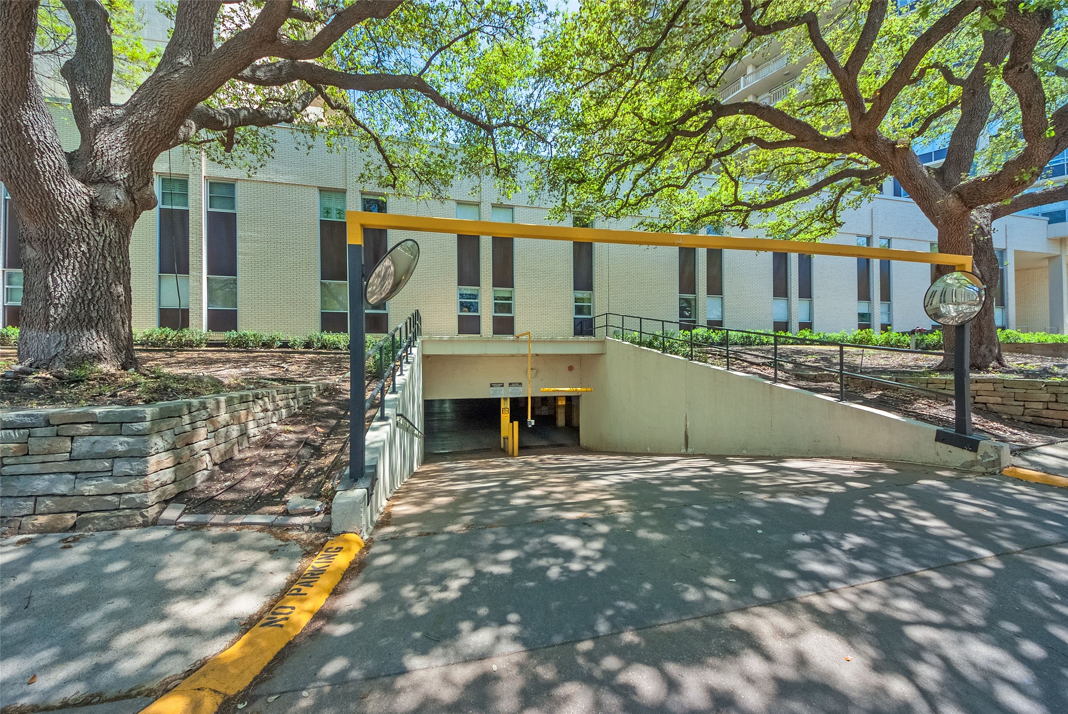 6211 W Northwest Highway Dallas TX 75225