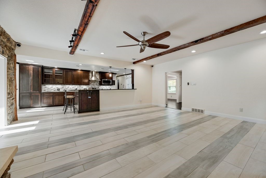 1019 Loch Lomond Drive Arlington TX 76012