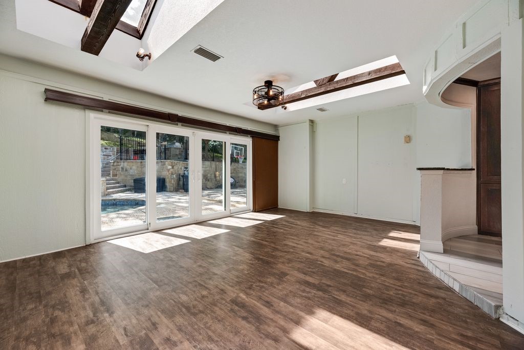 1019 Loch Lomond Drive Arlington TX 76012