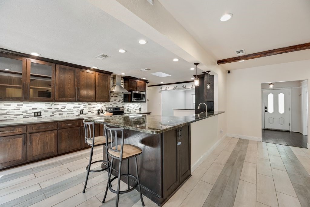 1019 Loch Lomond Drive Arlington TX 76012