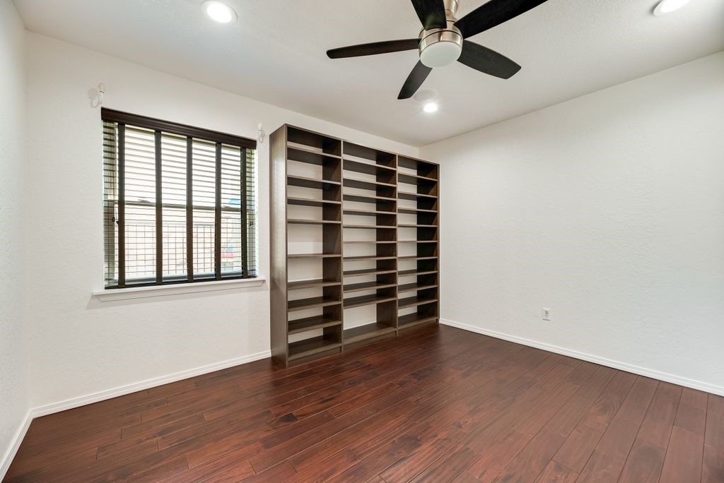 1019 Loch Lomond Drive Arlington TX 76012