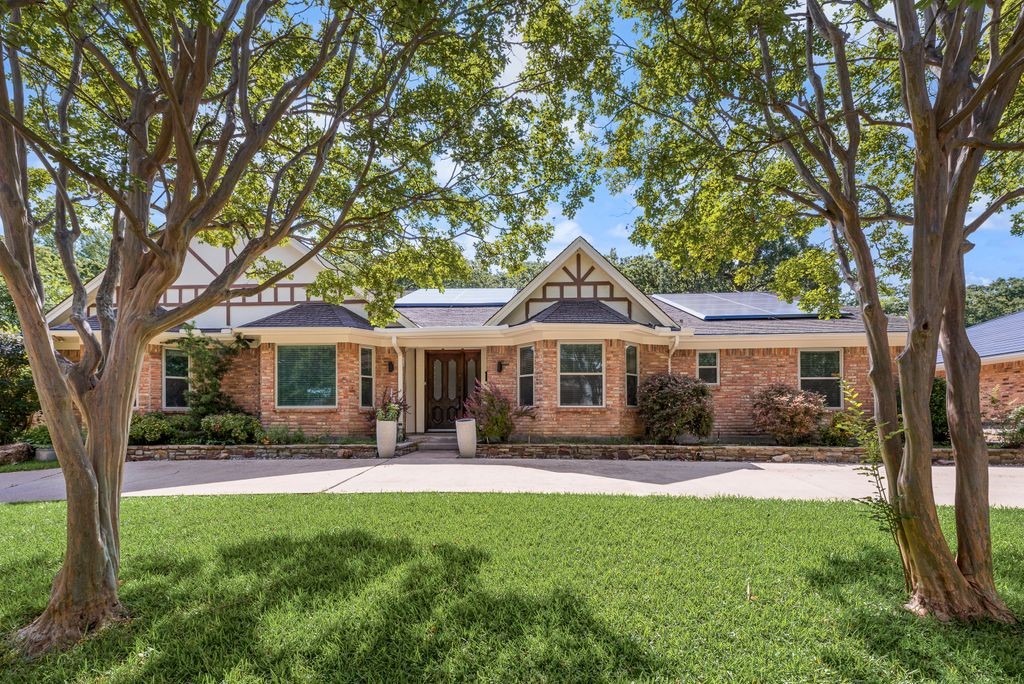 1019 Loch Lomond Drive Arlington TX 76012