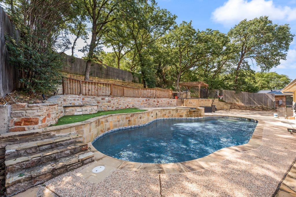 1019 Loch Lomond Drive Arlington TX 76012