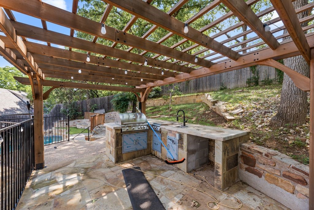 1019 Loch Lomond Drive Arlington TX 76012