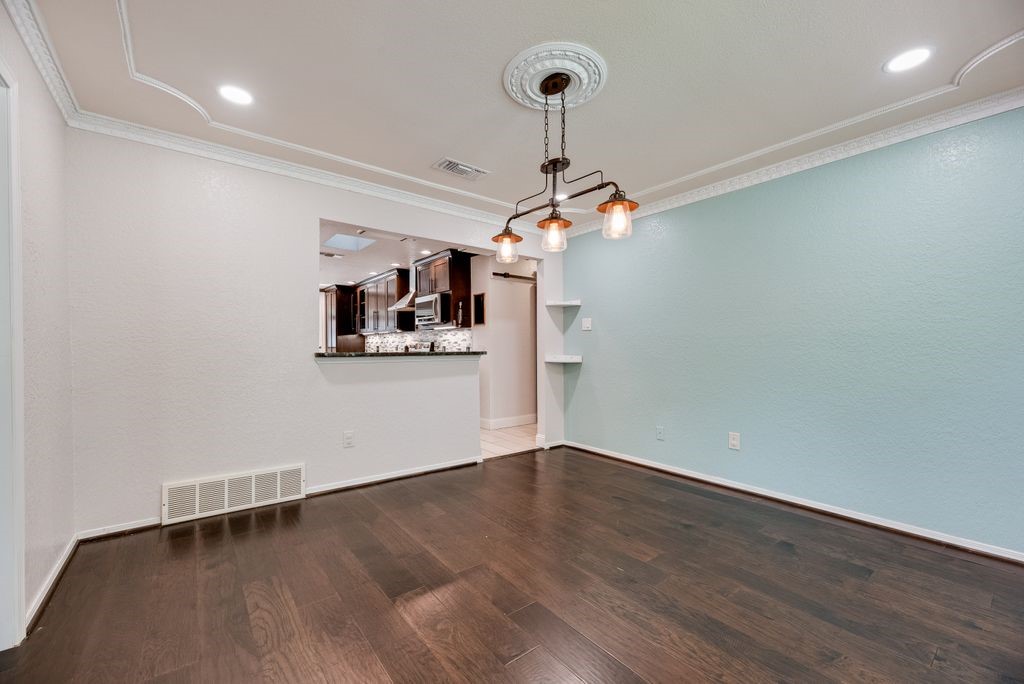 1019 Loch Lomond Drive Arlington TX 76012