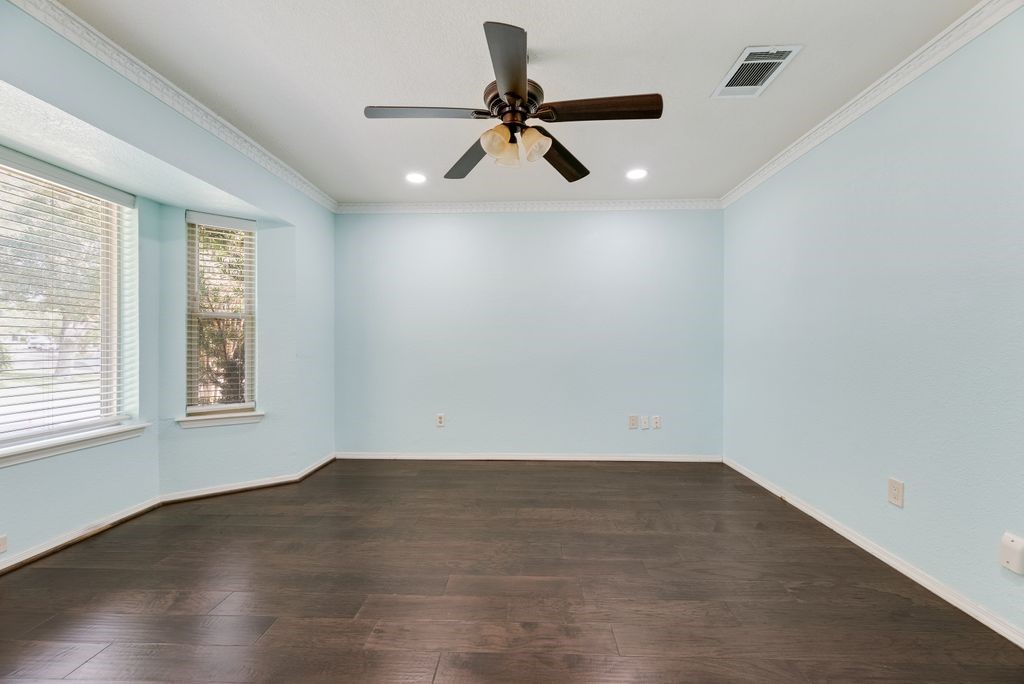 1019 Loch Lomond Drive Arlington TX 76012