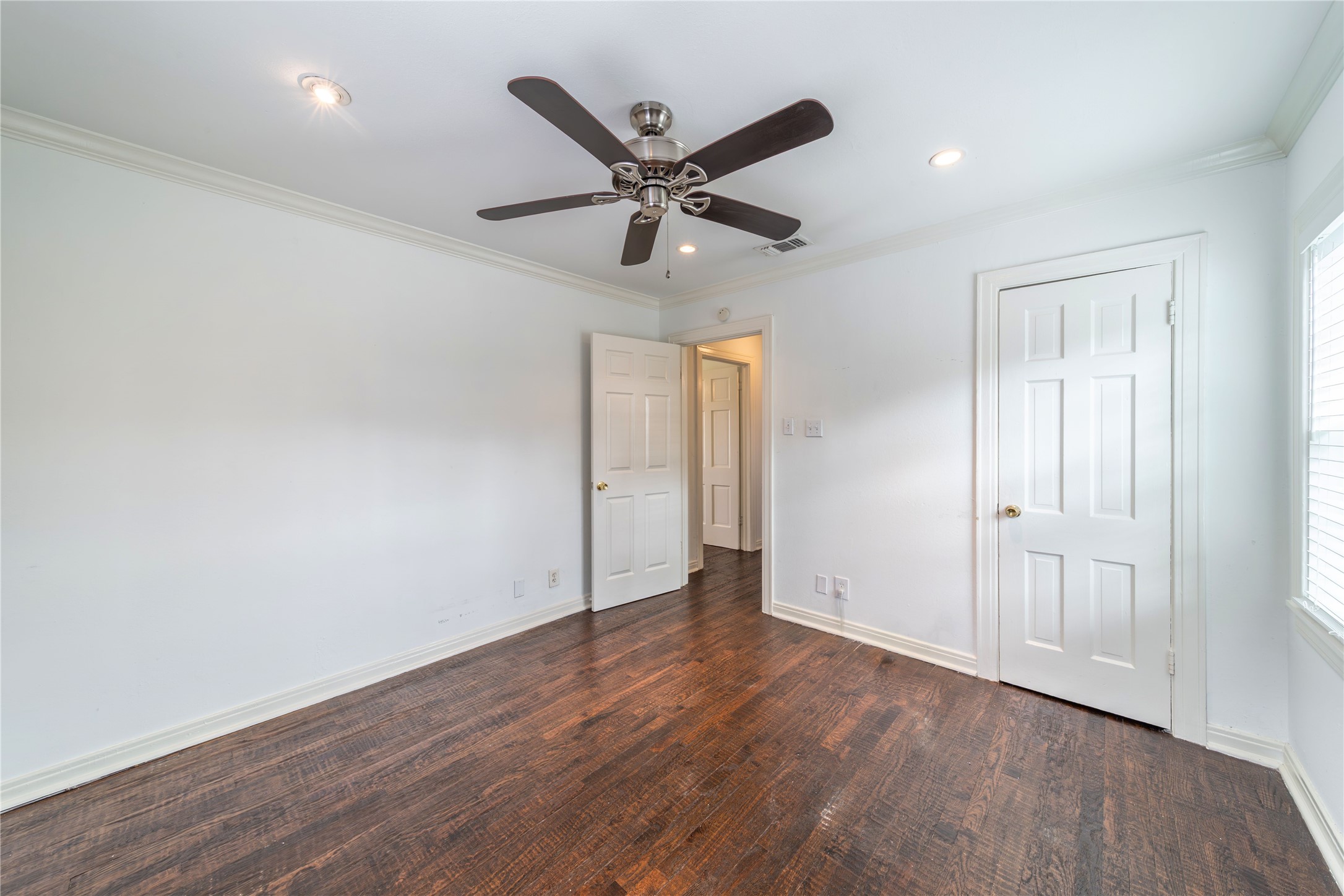 7302 Kenwell Street Dallas TX 75209