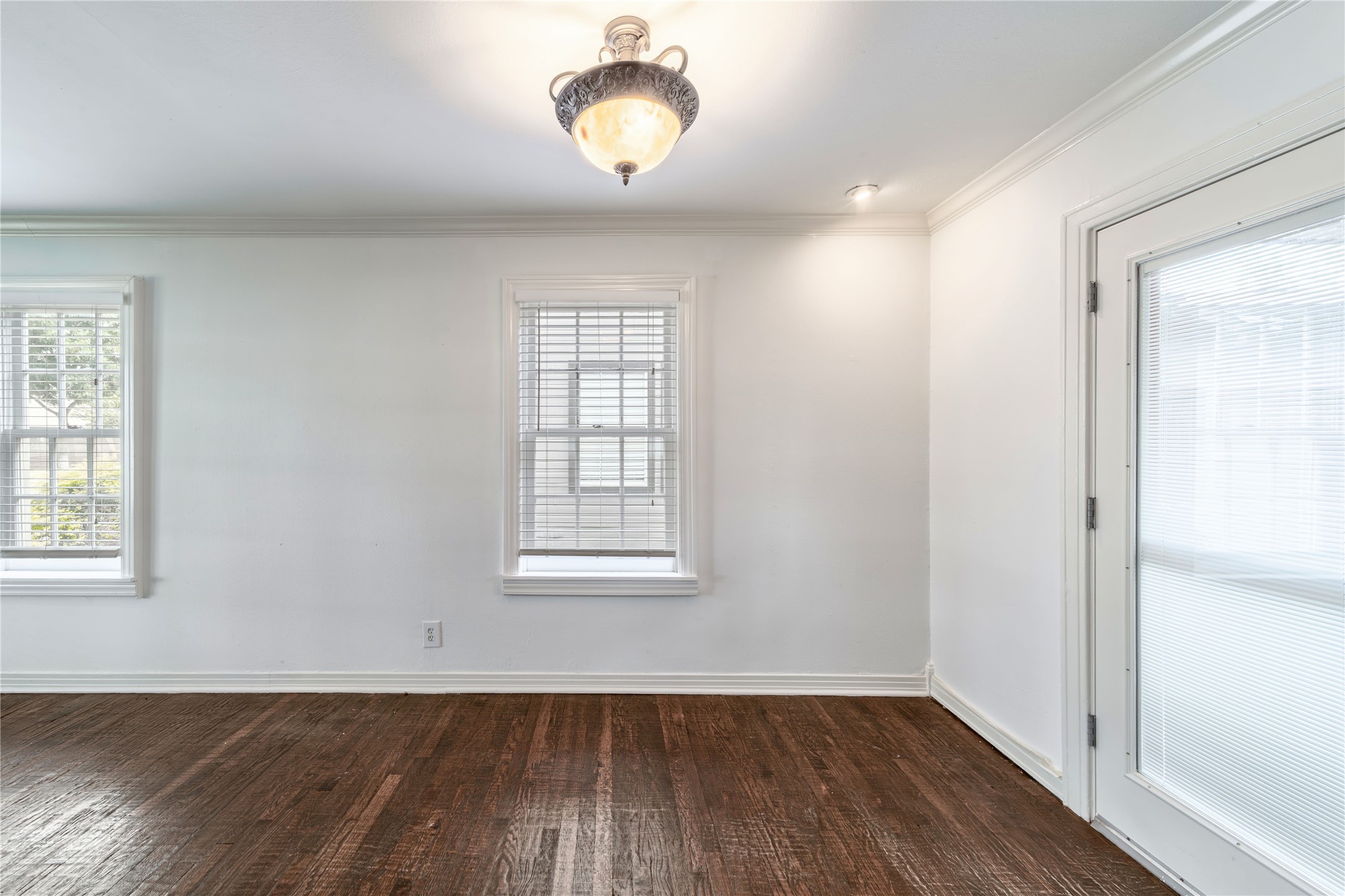 7302 Kenwell Street Dallas TX 75209