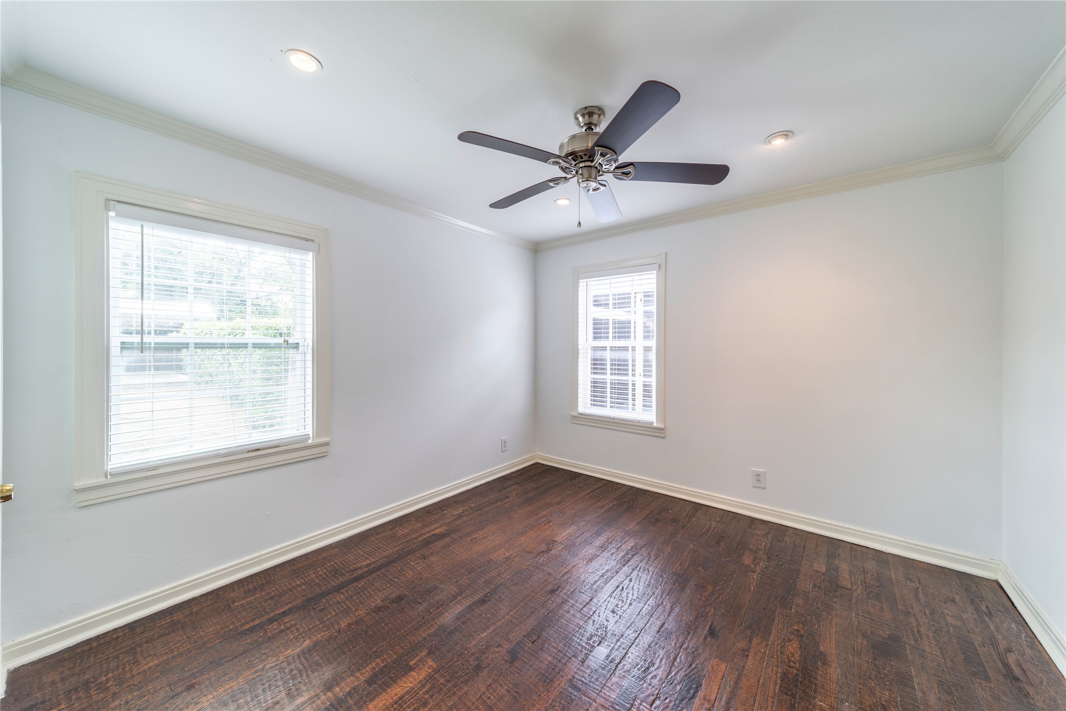 7302 Kenwell Street Dallas TX 75209