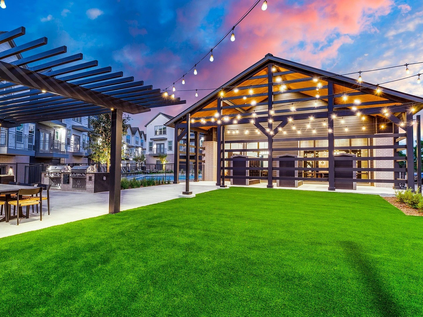 1000 Fort Worth Avenue Dallas TX 75208