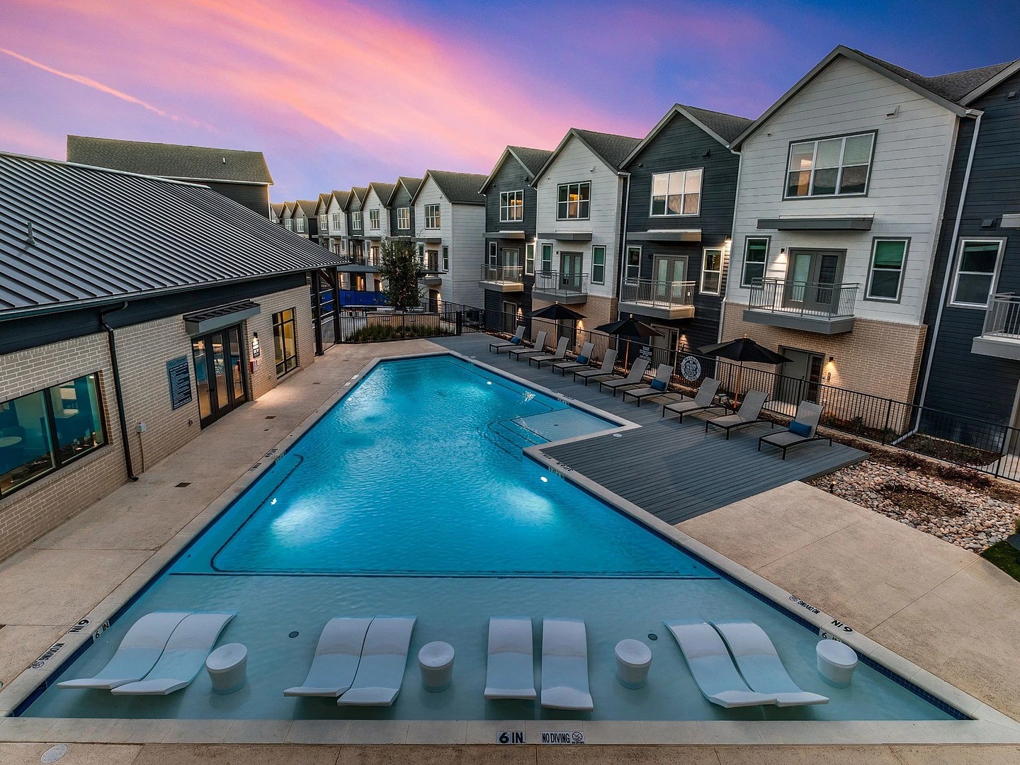 1000 Fort Worth Avenue Dallas TX 75208