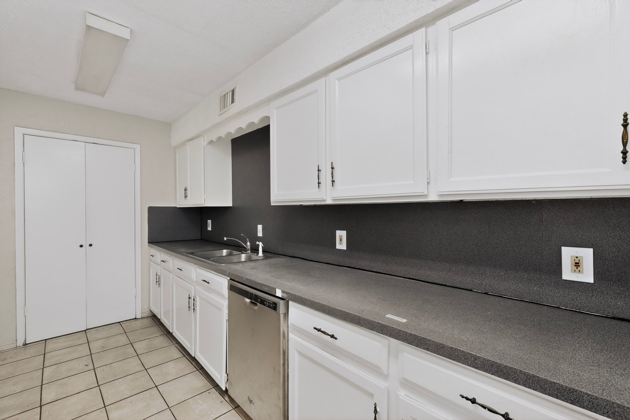 703 E Shady Grove Road Irving TX 75060