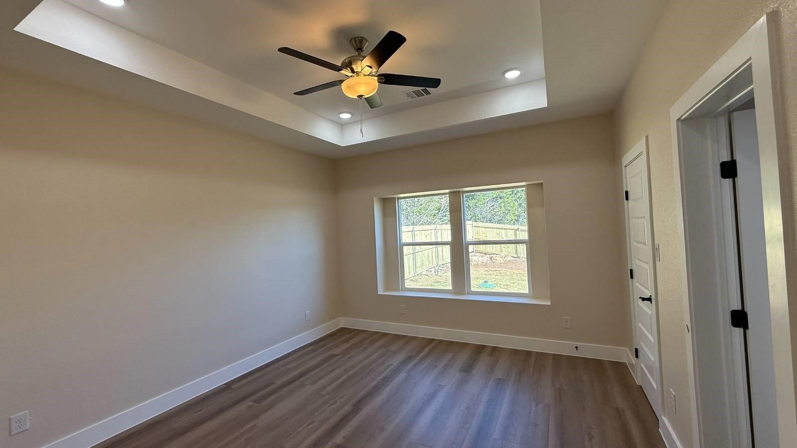2615 Creekview Drive Granbury TX 76048