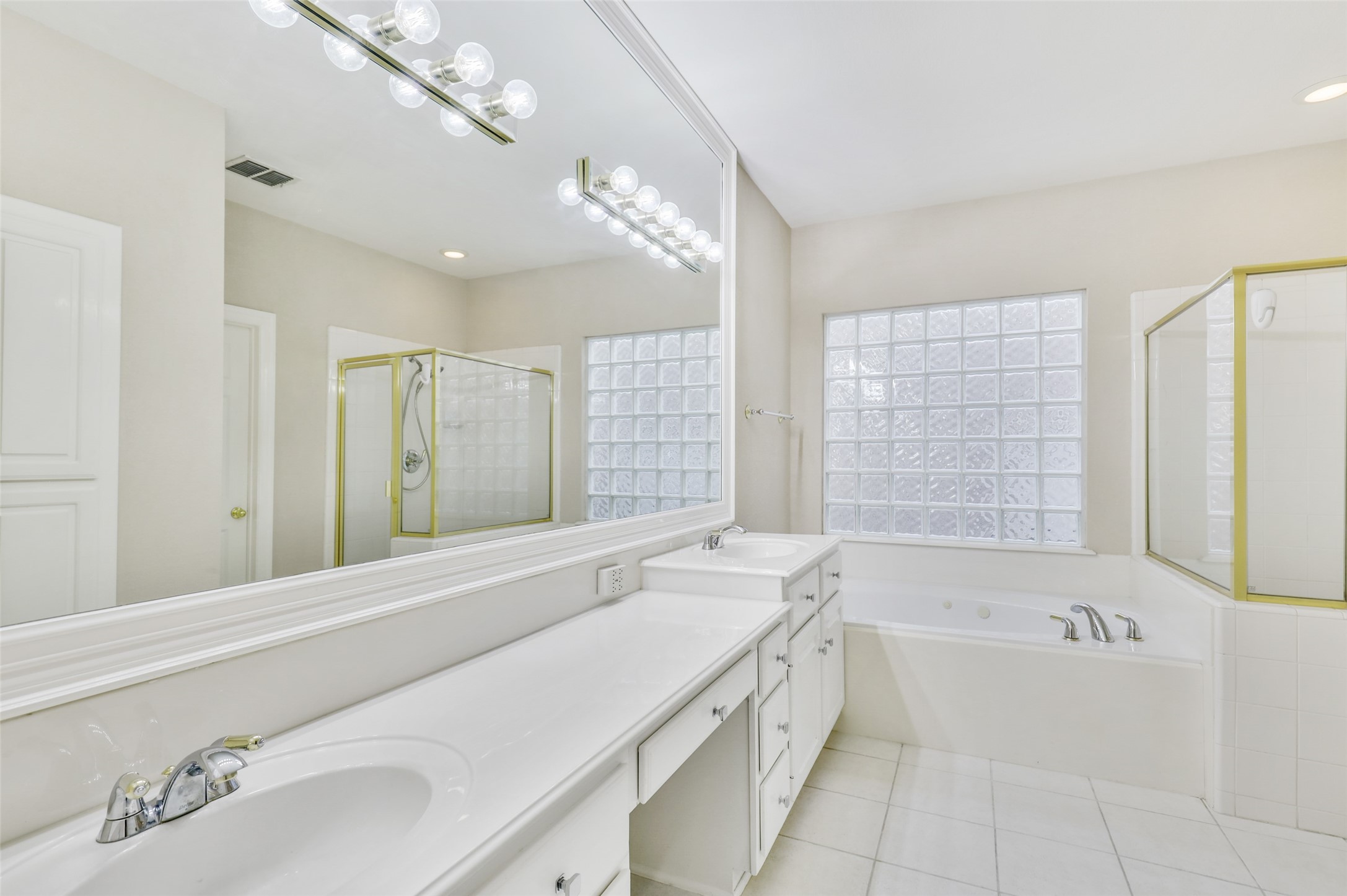 1007 W Bluff Street Fort Worth TX 76102