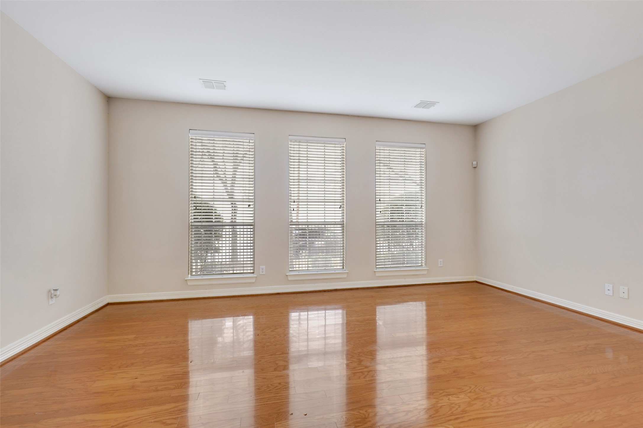 1007 W Bluff Street Fort Worth TX 76102