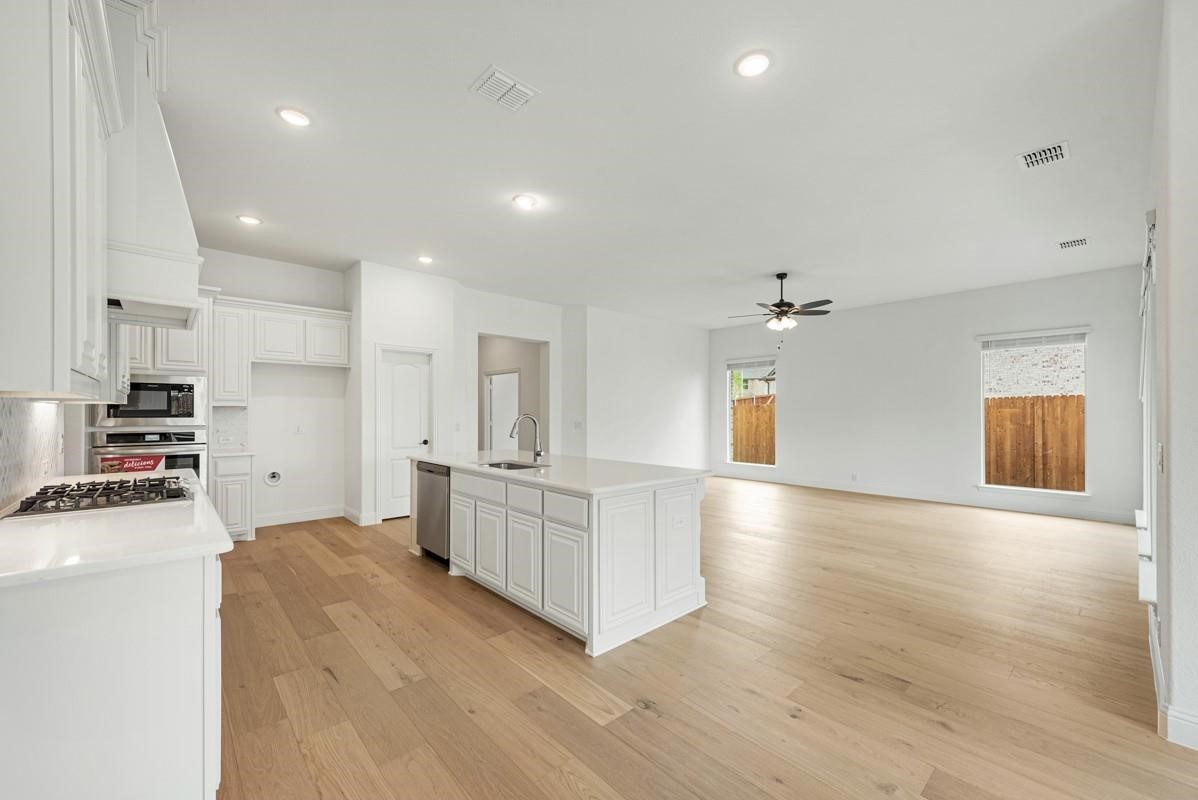 1073 Canuela Way Justin TX 76247